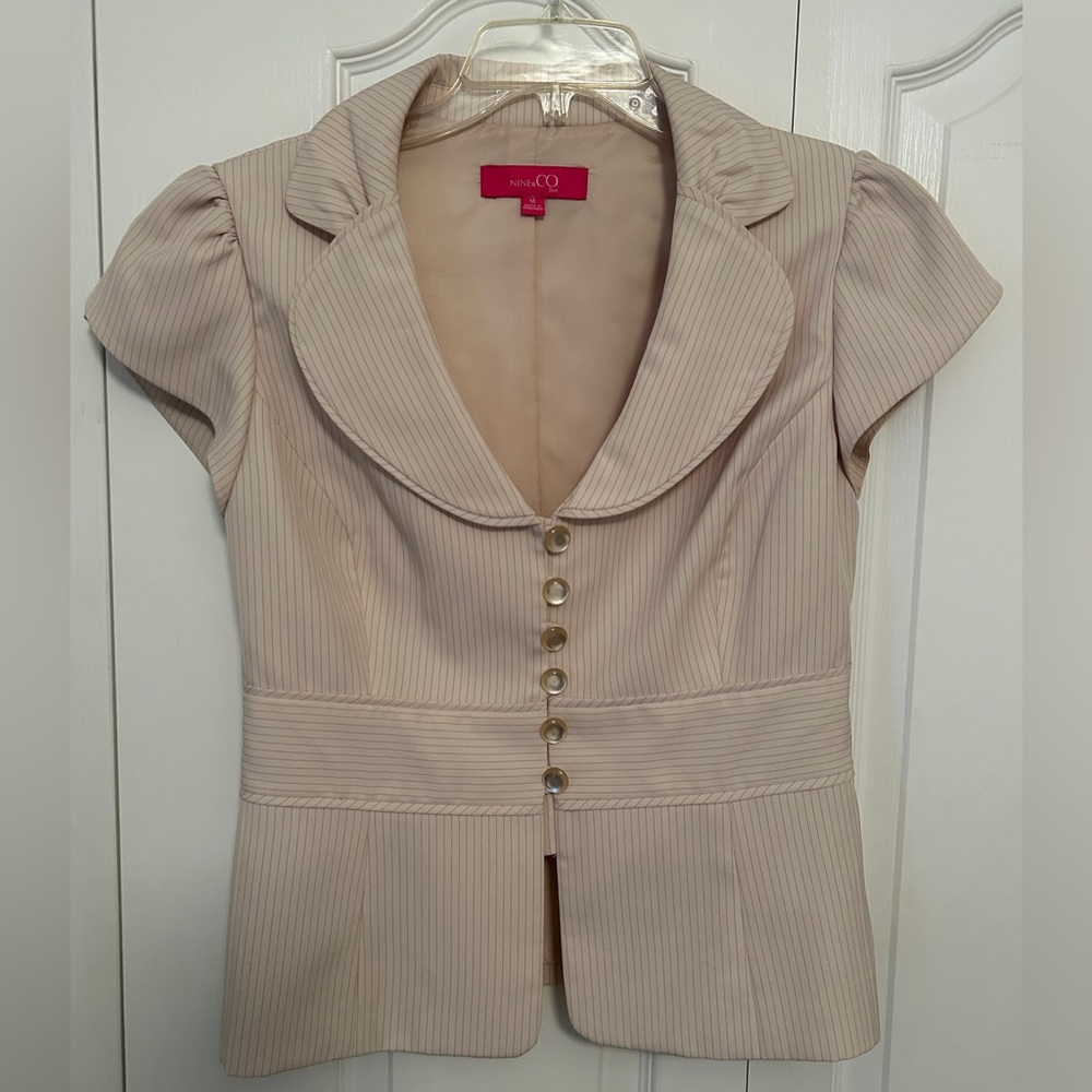 Nine & Co: 2pc Tan colored pinstriped short sleeve jacket/skirt. Size 14